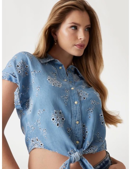 Camicia cropped donna in denim lyocell con ricami Guess  | Mariadesole