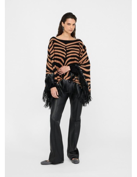 Poncho  Liu Jo con Frange Spalmate, Borchie e Scollo a Barca  | Mariad