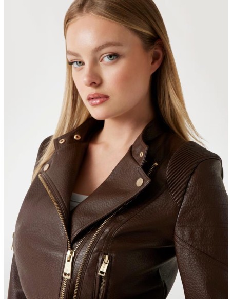 Giacca Biker Donna Guess in Similpelle Saffiano con Zip e Collo alla C