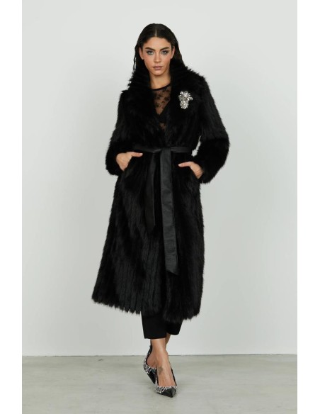 Ecopelliccia lunga GHENTY Relish con cintura in ecopelle e spille gioi