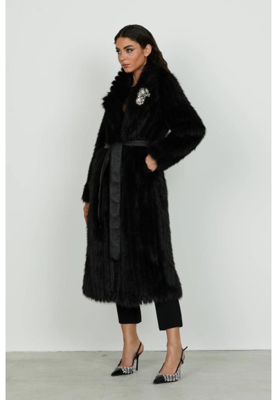 Ecopelliccia lunga GHENTY Relish con cintura in ecopelle e spille gioi