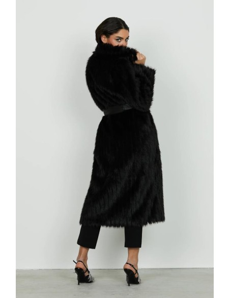 Ecopelliccia lunga GHENTY Relish con cintura in ecopelle e spille gioi