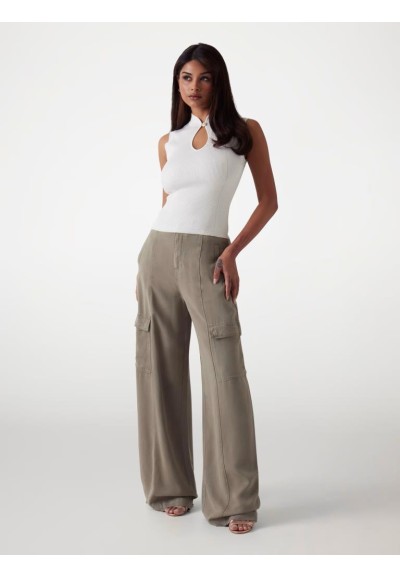 Maglione Smanicato a Costine in Misto Viscosa con Collo alla Coreana –