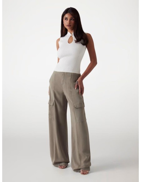 Maglione Smanicato a Costine in Misto Viscosa con Collo alla Coreana –