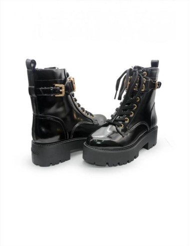 GUESS Stivaletto Donna Vernice con Fibbia e Logo  | Mariadesole.it