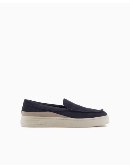 Slip-On Uomo in Pelle Scamosciata – Armani Exchange con Dettagli a Con